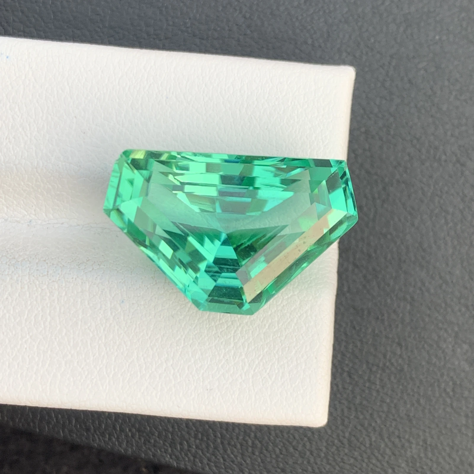 22.78ct Natural Radiated Green Kunzite Faceted Fancy Shape Loose Gemstone — view 4